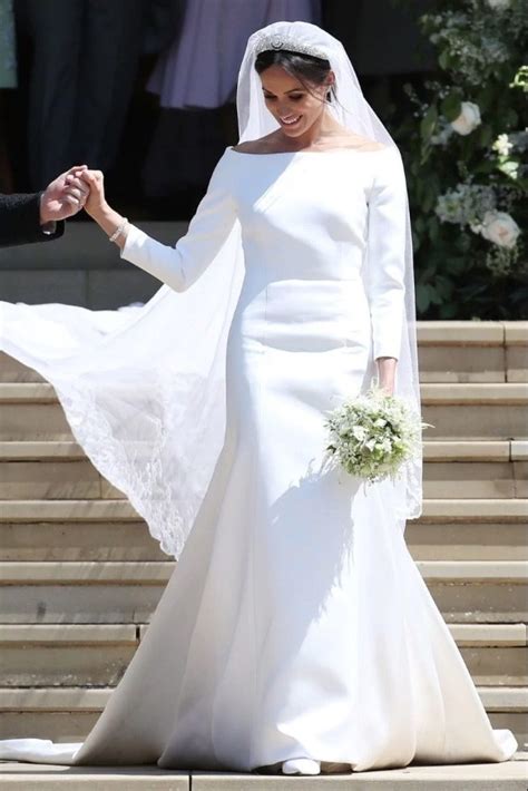 Meghan markle and prince harry's wedding invitations have been mailed to some 600 lucky guests to celebrate the big day. Meghan Markle Weds Prince Harry Elegant Long Sleeves ...