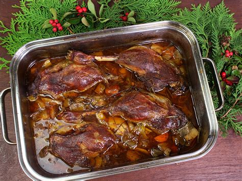 Knusprig geschmorte Gänsekeulen
