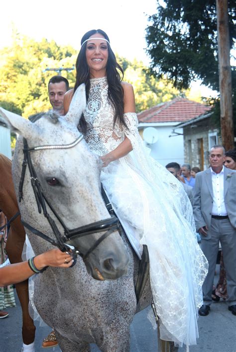 Όλα τα τελευταία νέα, φωτογραφίες, video και ειδήσεις. Ανθή Βούλγαρη: Το φωτογραφικό άλμπουμ του παραδοσιακού γάμου της στο Πήλιο | BOVARY