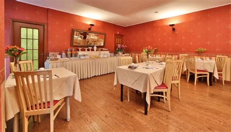 This turin hotel features a community pool, a bar and a flat screen tv as well as wifi throughout the property. Hotel in Turin - BW Hotel Piemontese Turin