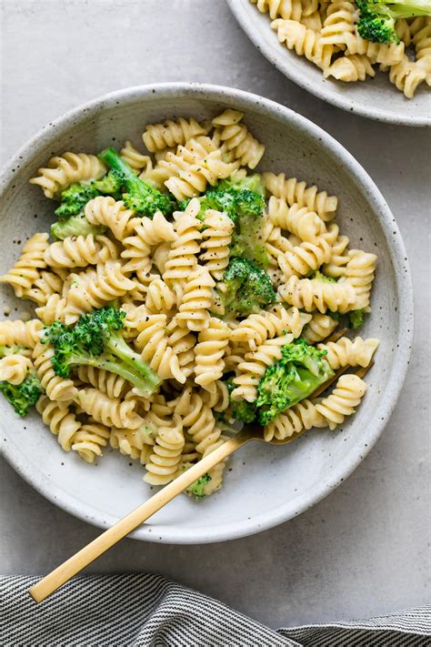 Creamy Broccoli Pasta Easy Vegan Recipe The Simple Veganista