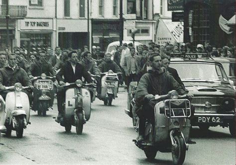 Mods in Hastings 1964 | Rocker, Lambretta, Vespa