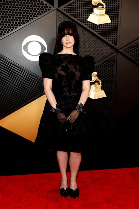 Lana Del Rey Con Vestido Negro Coquette En Los Grammys Vogue