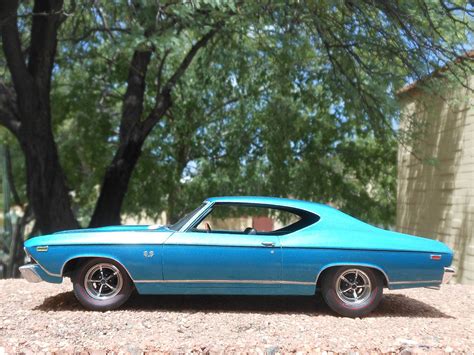 1969 Chevy Chevelle Hardtop Plastic Model Car Kit 124 Scale