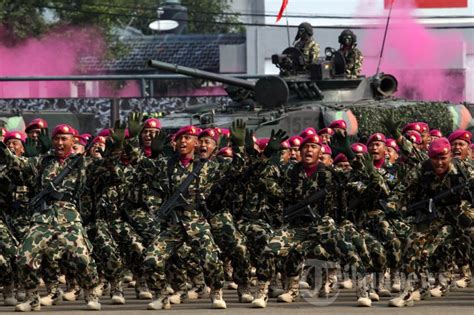 Walau sudah diretrofit, tetap pada. HUT Ke- 70 Korps Marinir TNI AL, Foto 2 #1624111 ...