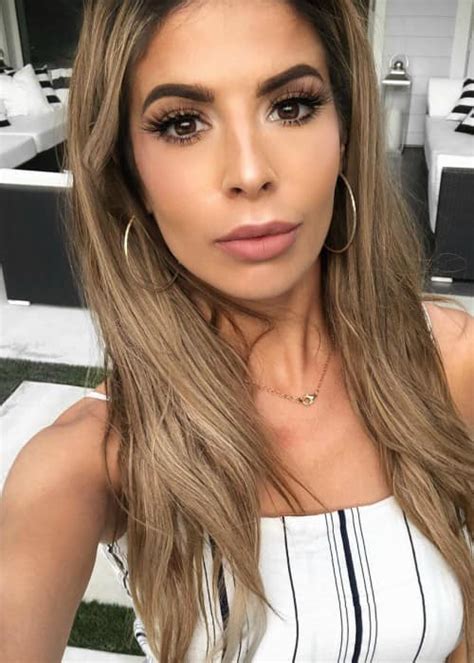 Laura Lee Youtuber Height Weight Age Body Statistics Healthy Celeb