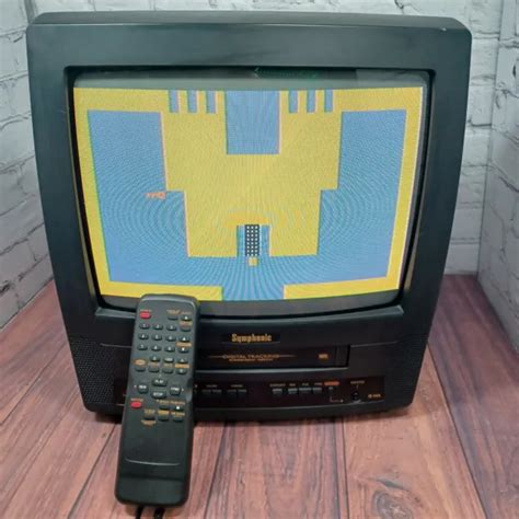 SYMPHONIC 13 COLOR TV VCR CRT Combo With Remote WF0213C Retro Gaming