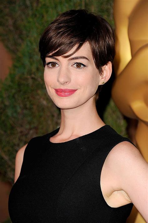 Pin By Mary Lee On Anne Hathaway Short Hair Styles Anne Hathaway