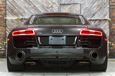 7 speed dual clutch transmission. 2015 Audi R8 V10 5.2 6-Speed Coupe