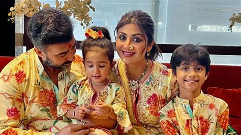 Shilpa Shetty Shares Picture With Husband Raj Kundra And Kids Viaan And