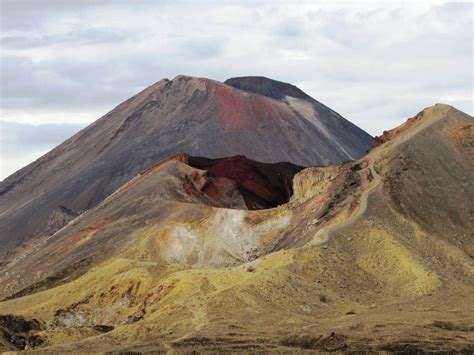Un volcan est entré en éruption à une quarantaine de kilomètres de reykjavik. Volcanoes of New Zealand — Astronoo