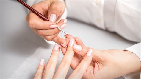 Whats The Difference Between Shellac And Gel Manicures