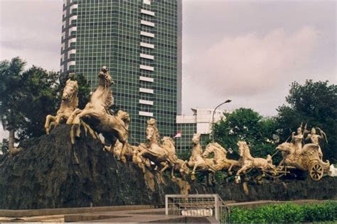 The Light Of Heaven Sejarah Dibalik Patung Atau Monumen Di Jakarta