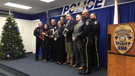 Bakersfield Police Officers Staff Honored In Awards Ceremony Kbak