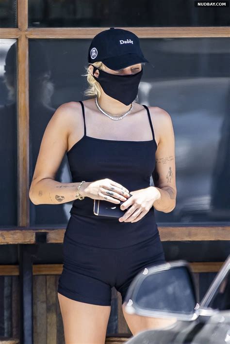 Miley Cyrus Cameltoe At 10 Speed Coffee In Woodland Hills Jun 16 2020