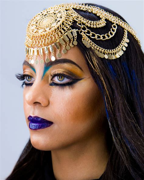 Halloween Makeup Idea Cleopatra Makeup Tutorial In Easy Steps Glamour