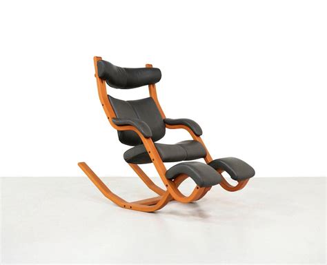 Der sessel ist insgesamt noch gut erhalten und schön anzusehen. Stokke Gravity Balans Reclining Chair | Kameleon Design
