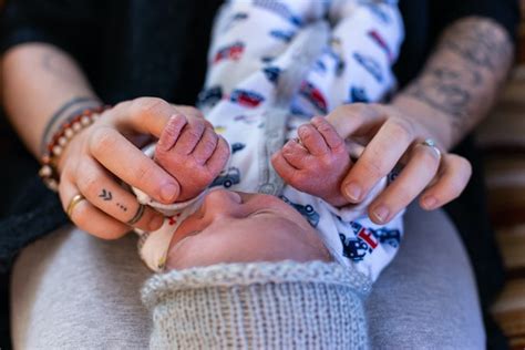 Can You Get A Tattoo While Breastfeeding Experts Explain The Risks