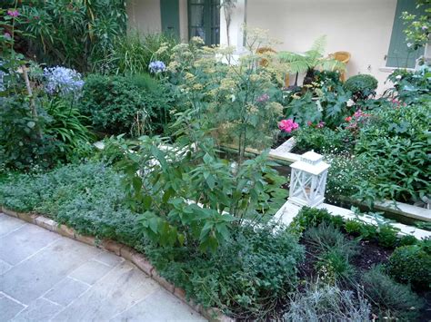 Courtyard Garden Design The Enduring Gardener