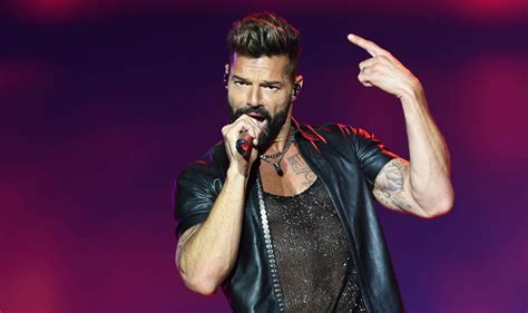 The singer is about to go on tour with enrique iglesias. Ricky Martin, nuovo look: i fan apprezzano il cambiamento