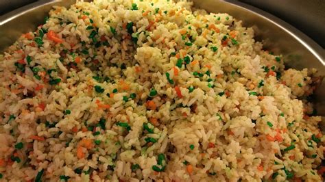 Antara yang popular ialah nasi hujan panas, nasi minyak, briyani, nasi arab dan banyak macam lagi. Xing Fu: NASI HUJAN PANAS