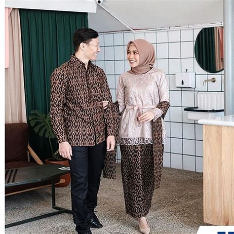 Anda bisa menggunakan baju brokat terbaik dengan desain kekinian dan warna yang sesuai dengan warna kulit anda. Baju kondangan couple tradisional | Hafizi Azmi
