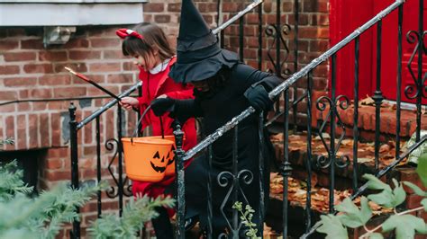 Safe Trick Or Treating Tips For A Safe And Fun Halloween Emg