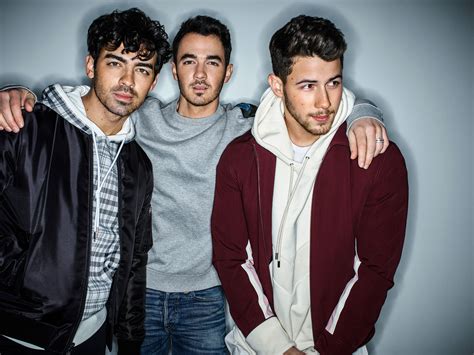 how the jonas brothers get cool on happiness begins time