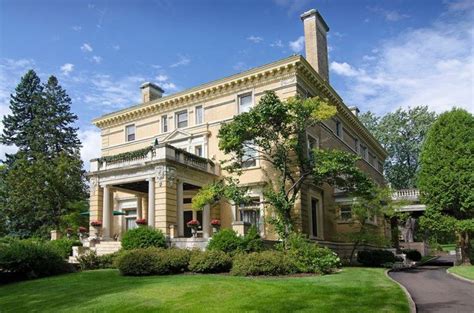 The Best Place To Staycation In Every State Mansions Staycation Duluth