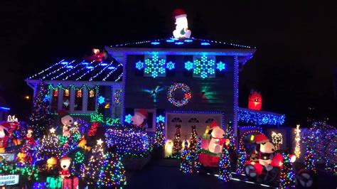 Building snoopy s dog house for christmas remodern ranch. Snoopy's Christmas Wonderland 2014- Christmas Lights - YouTube