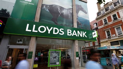 Lloyds Shuts 44 More Branches With Customers Moving Online Intelliphants
