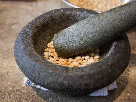 Kacang panjang atau nama latinnya vigna sinensis merupakan tanaman berjenis sayuran yang masuk dalam golongan famili leguminosa. Kuah Kacang: Resepi Mudah Teman Sejati Satay - Butterkicap