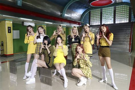 Arms hug, so happy to see you. TWICE - "I Can't Stop Me"MV公開＋「Eyes wide open」リリース - デバク