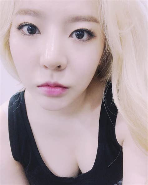 Snsd Sunny Greets Fans With Her Stunning Selfie Snsd Oh Gg F X