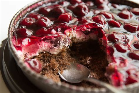Risotto al mascarpone con piselli e prosciutto crudo. Schokokuchen mit Kirschen und Mascarponecreme | Foodtempel