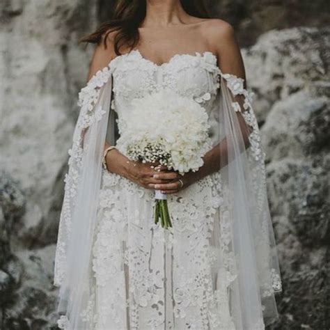 We Love A Jaw Dropping Gown At Wedfind Like This Leah Da Gloria Beauty Captured By