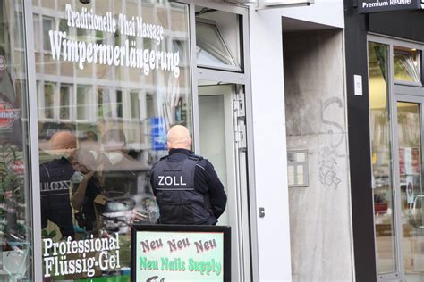 Aufgrund der aktuellen umstände können die öffnungszeiten abweichen. Hamburg Eimsbuettel Zoll Polizei Miu Nails Osterstrasse ...