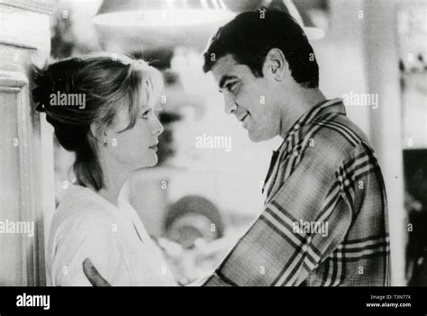 Michelle Pfeiffer And George Clooney In The Movie One Fine Day 1996
