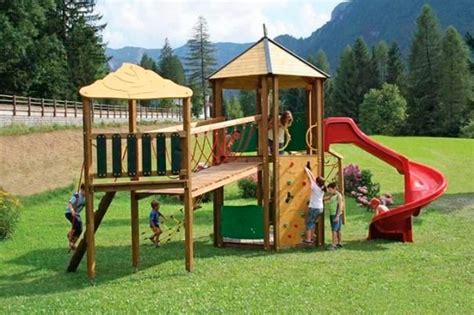 Otro juego muy divertido para el patio de la escuela es el de serpientes y escaleras pero en versión gigante. Plaza De Juegos Para Niños, Juegos Al Aire Libre, Hamaca ...