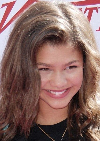 5 feet 4 inches (161.8 centimeters) is about the average height of an american woman. Zendaya Coleman Height - How Tall? ~ HeightPedia