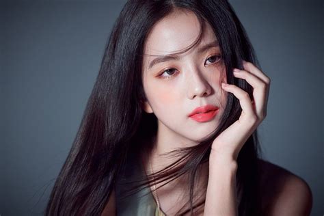 9 Potret Close Up Jisoo BLACKPINK Yang Pesonanya Selevel Miss Korea