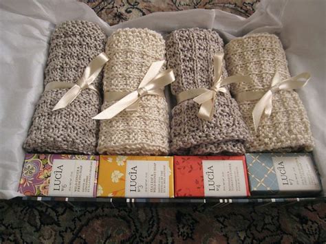 This unique knitting gift is useful for all knitters from beginner to pro. Knitted washcloths, free pattern | Knitting gift, Knitted ...