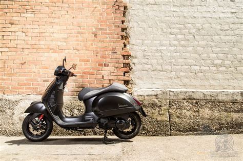 vespa gts 300 matte black