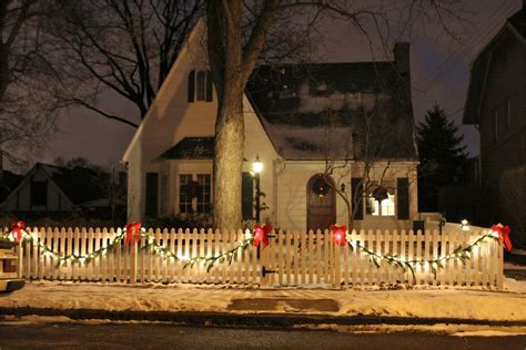 35 Awesome Fence Winter Welcome Decorations Ideas Outdoor Christmas