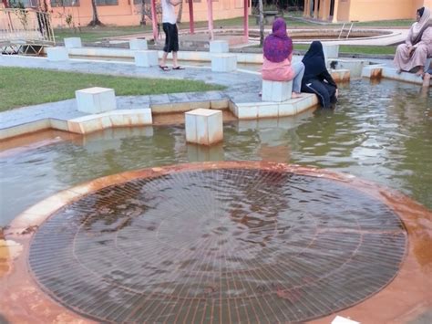 Kolam air panas tirta sanita ciseeng terletak di jalan cogreg, desa bojong indah, kecamatan parung, bogor. 5 Port Best Lepak Mandi Kolam Air Panas Di Perak! - LIBUR