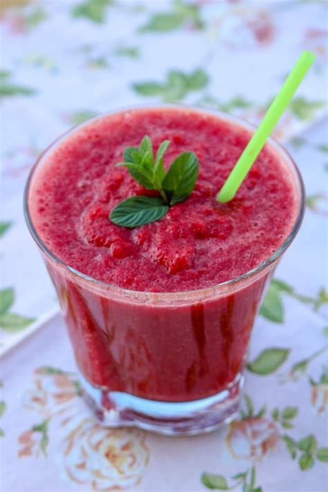 Why this is the most effective smoothie for constipation you get over 100% of the fiber you need for your daily allowance in 5 healthy green smoothie recipes. 10 Laxative Smoothie Recipes for Constipation Relief | Vibrant Happy Healthy