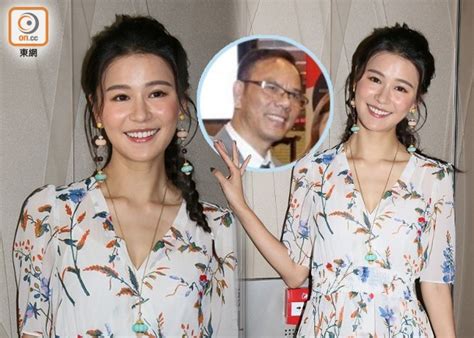 黃翠如 和 蕭正楠 二人 結婚 一周年，今日在社交網站公開了多張二人早前在峇里島補辦婚禮的相片，蕭正楠愛的宣言更指「請你一直快樂地笑下去和我走這一輩子。. 正式出嫁!黃翠如第一次見爸爸喊｜即時新聞｜東網巨星｜on.cc東網