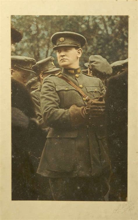 Michael collins at the age of 8 with his family. Michael Collins, in General's uniform '1922' | Ireland ...