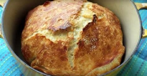 25 minutes après, le pain est cuit. Comment faire du pain sans machine ni pétrissage… Comme ...