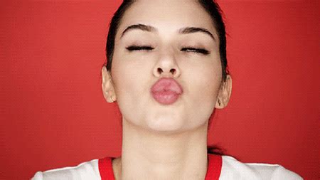 Kissy Face GIFs Find Share On GIPHY